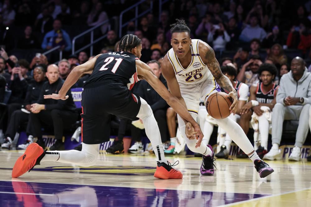 揭幕战的悬 揭幕战的悬