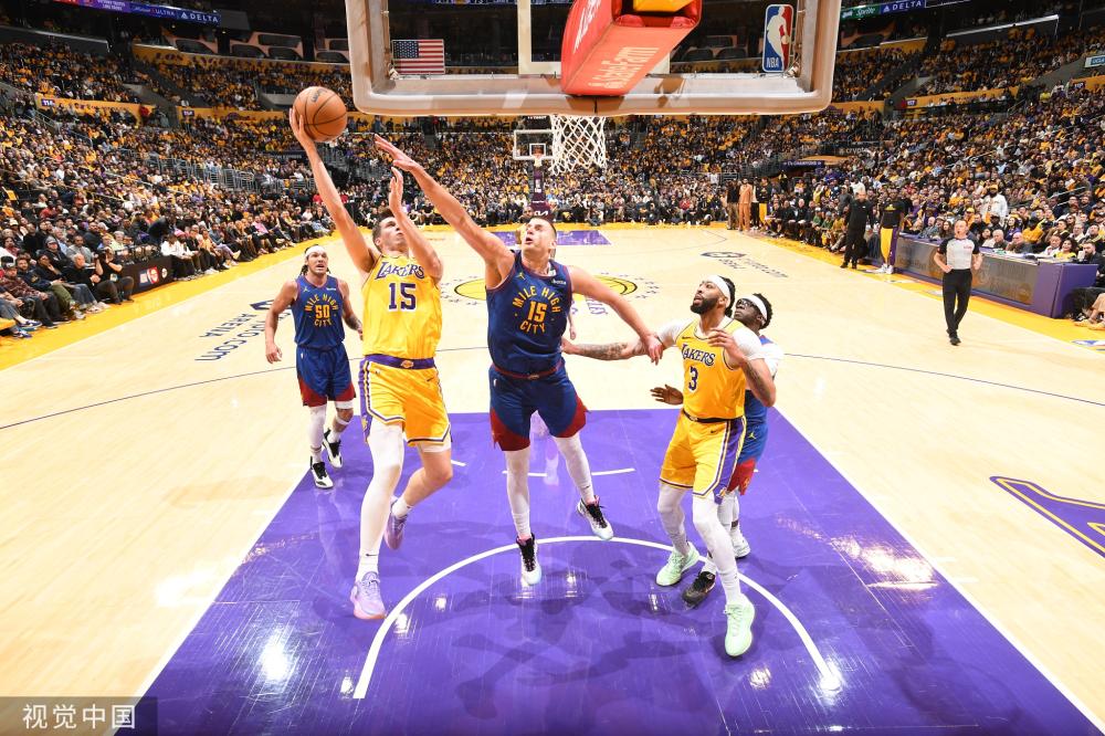 郑钦文凭借 郑钦文凭借