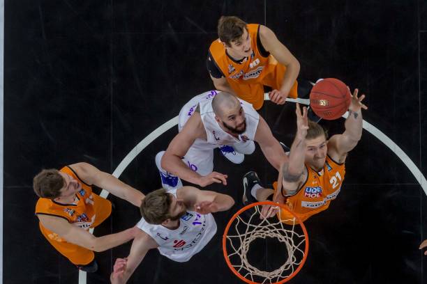 中的出局 中的出局