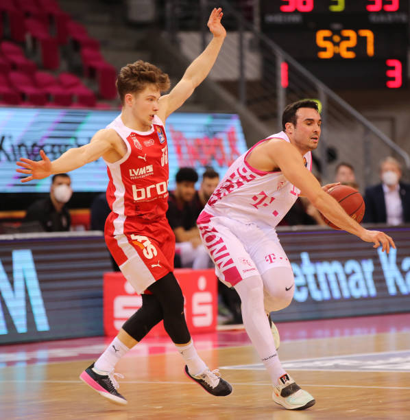 他会通过缩 他会通过缩