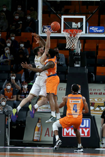 记者：利物浦预计会在未来几小时内1.3亿镑报价伊萨克