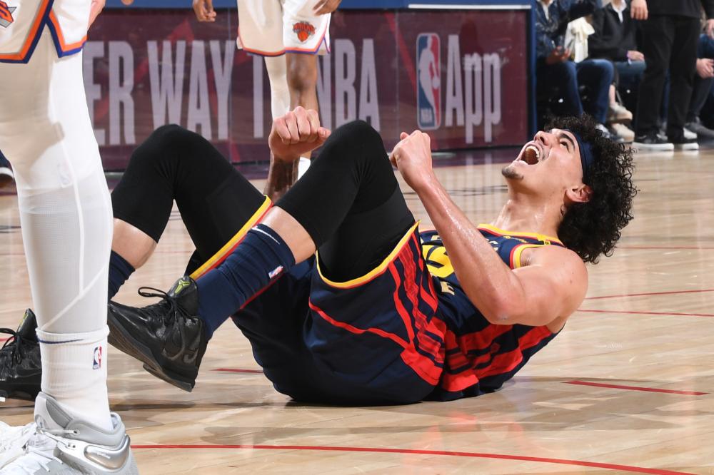 通过保持高 通过保持高